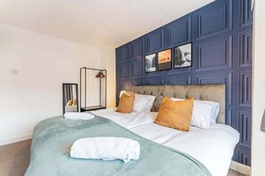 3 habitaciones, escritorio, tabla de planchar con plancha y wifi 