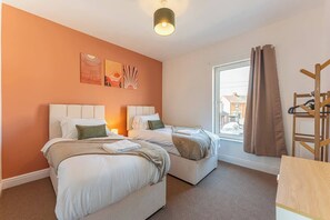 3 bedrooms, desk, iron/ironing board, WiFi