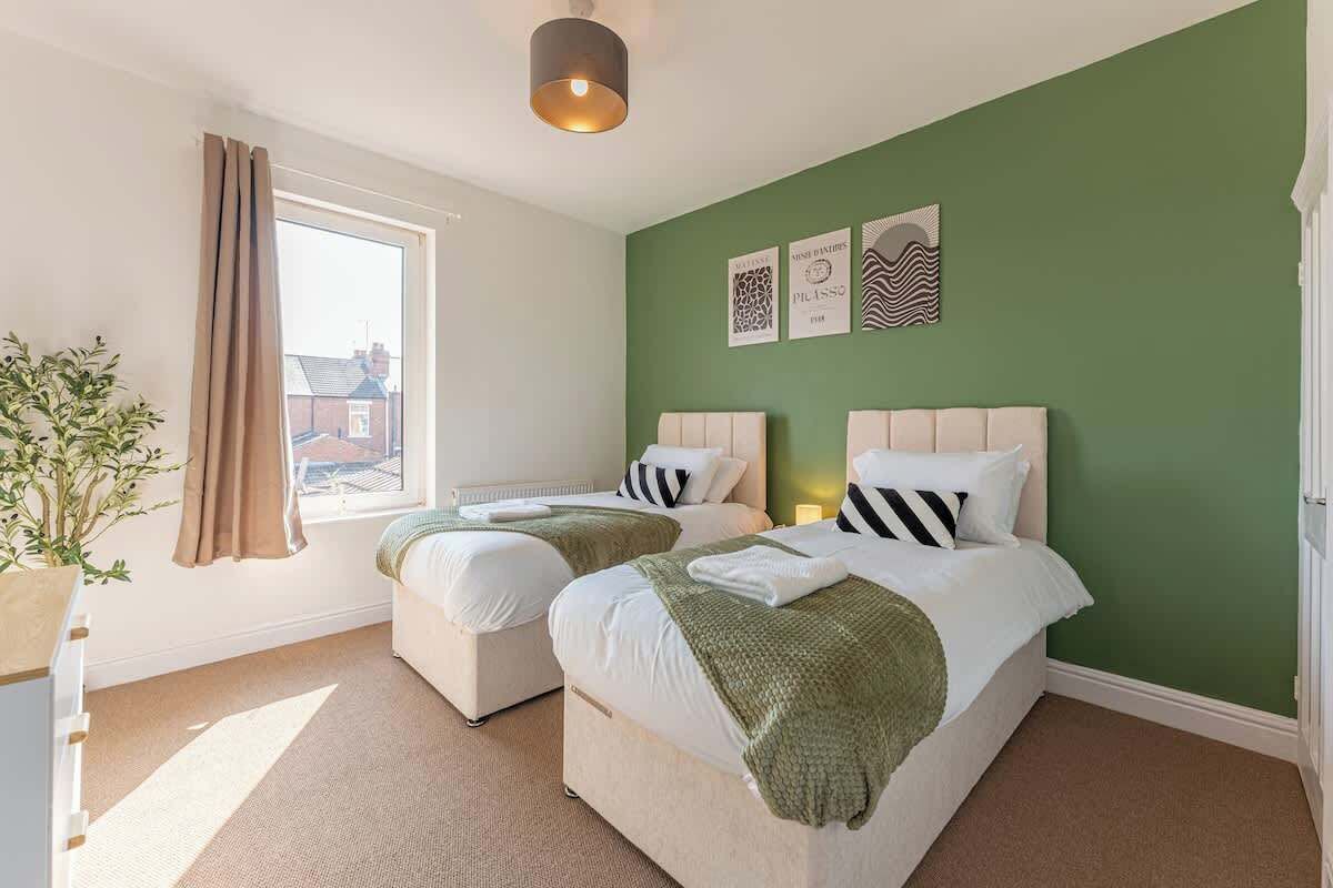 3 bedrooms, desk, iron/ironing board, WiFi