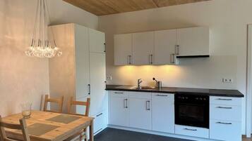 KĂŒhlschrank, Mikrowelle, Ofen, Herdplatte