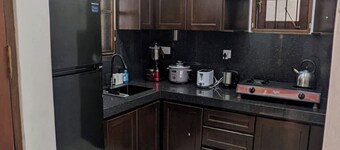 1-Bedroom House with Veranda and Free Parking