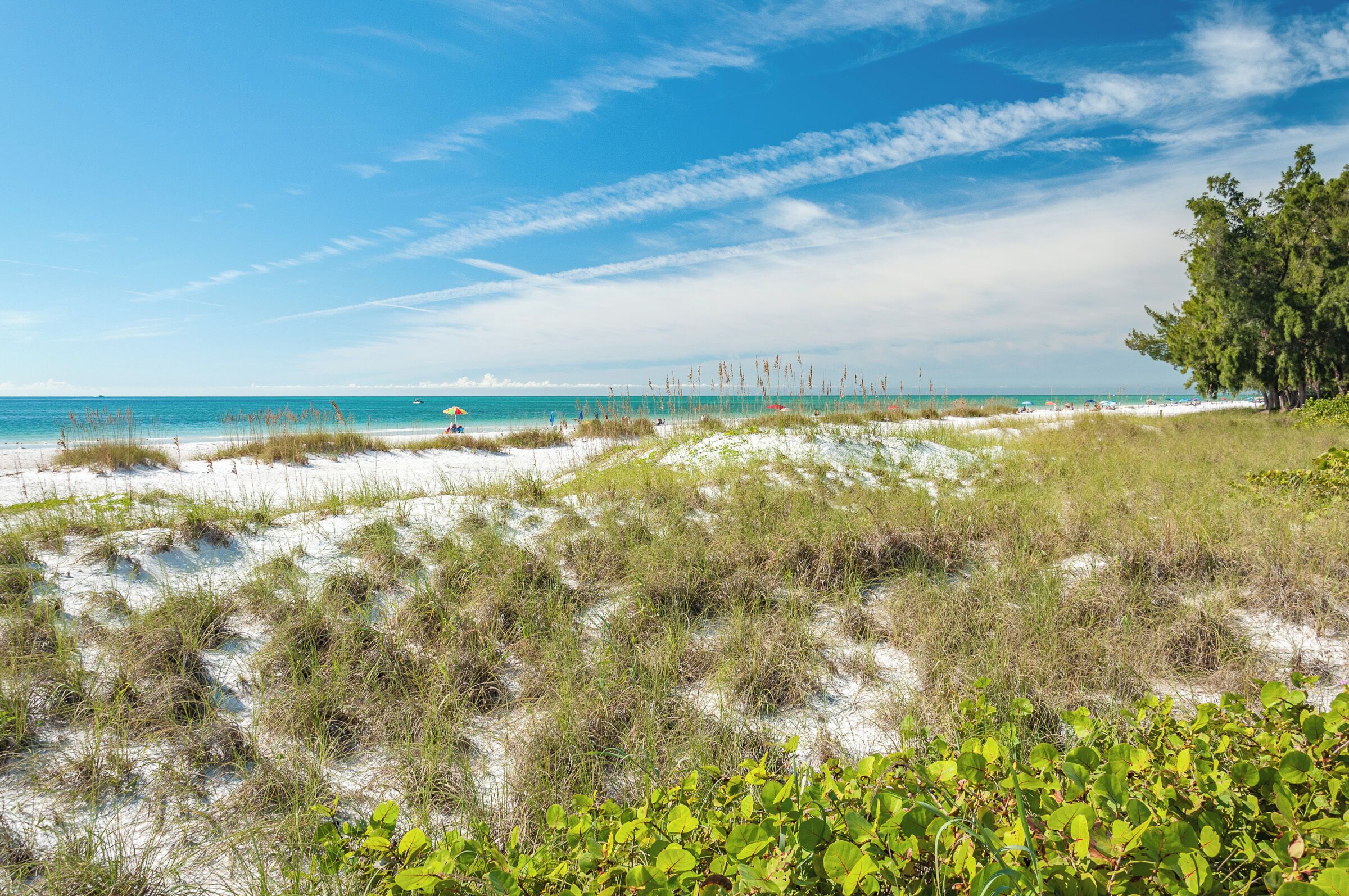 Beach nearby, sun-loungers, beach towels