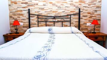 2 dormitoris, planxa i posts de planxar, wifi i roba de llit