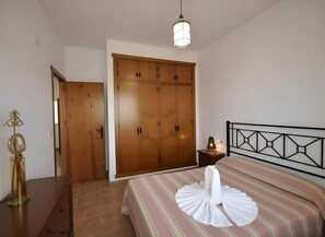 3 chambres, fer et planche à repasser, Wi-Fi, literie fournie