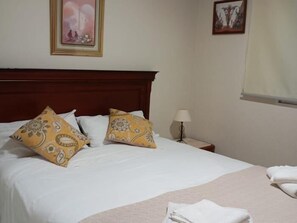 5 bedrooms, iron/ironing board, bed sheets