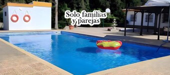 Chalet con piscina privada y Barbacoa