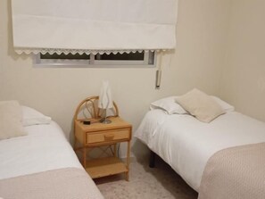 5 bedrooms, iron/ironing board, bed sheets