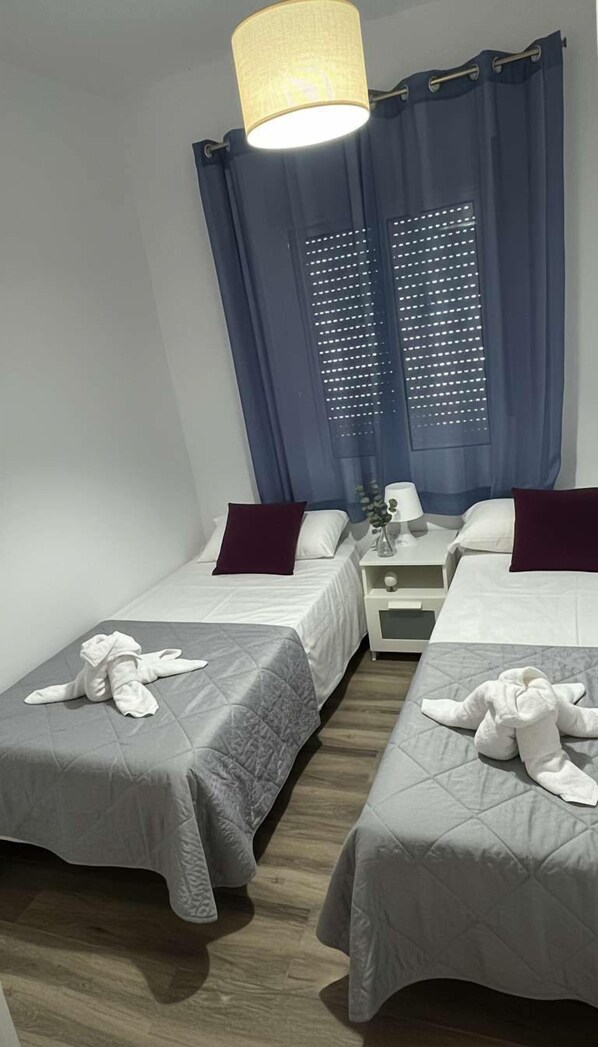 2 bedrooms, iron/ironing board, bed sheets - Casa a poco pasos de la playa en El Palmar (El Palmar de Vejer)