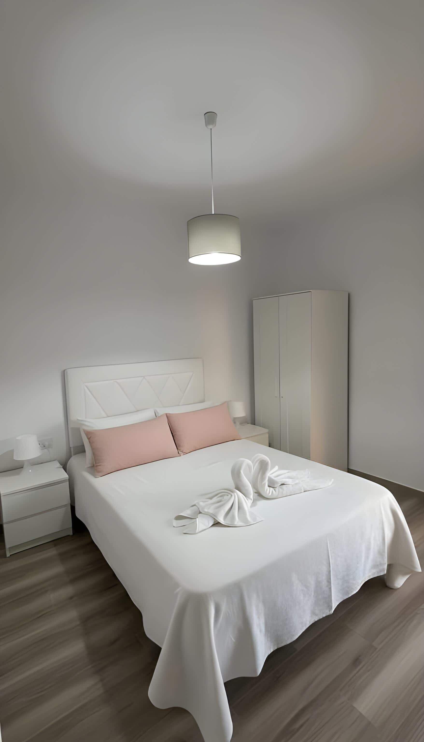 2 Schlafzimmer, Bügeleisen/Bügelbrett, Bettwäsche