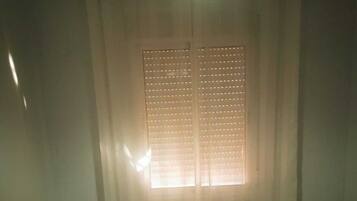 2 bedrooms, iron/ironing board, bed sheets