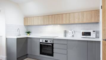 Micro-ondes, four, plaque de cuisson