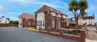 The Royal Apartments Harwich - One Bed Apartment - Fast WiFi - Private Parking