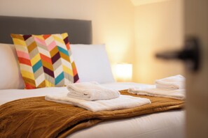 1 dormitorio, tabla de planchar con plancha, Internet y ropa de cama
