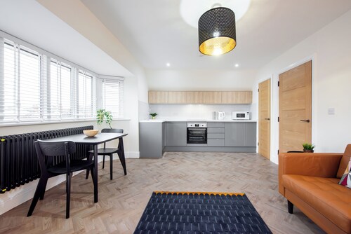 The Royal Apartments Harwich - One Bed Apartment - Fast WiFi - Private Parking