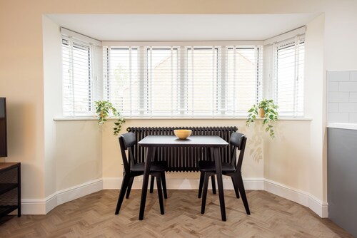 The Royal Apartments Harwich - One Bed Apartment - Fast WiFi - Private Parking