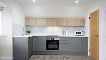 Micro-ondes, four, plaque de cuisson