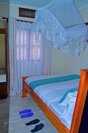 3 quartos, ferros/tábuas de passar roupa, Wi-Fi, roupa de cama