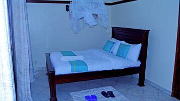 3 habitaciones, tabla de planchar con plancha, wifi y ropa de cama