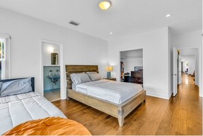 4 bedrooms, iron/ironing board, free WiFi, bed sheets