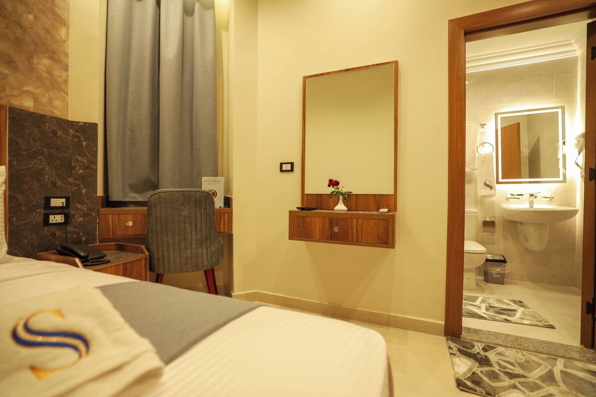 Deluxe Single Room | In-room safe, free WiFi