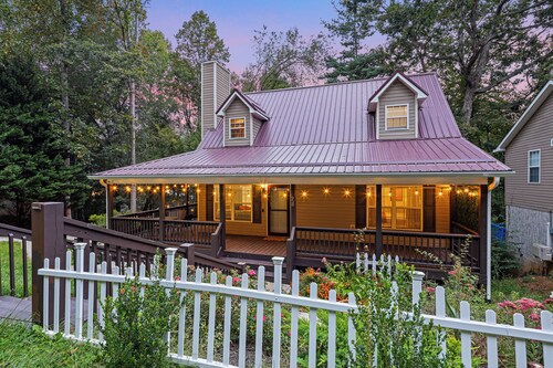 Luxe Sleeps14 - Fenced/Game Room/Fire Pit/Hot Tub; 10 min to Ashville, Biltmore