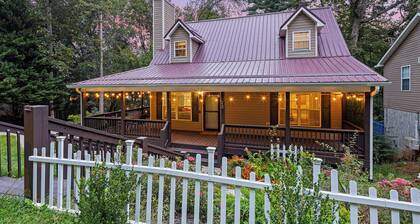 Luxe Sleeps14 - Fenced/Game Room/Fire Pit/Hot Tub; 10 min to Ashville, Biltmore