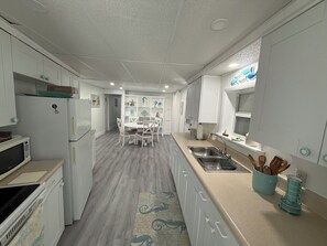 Fridge, microwave, oven, stovetop - Stress Relief 3/2 W/Boat Ramp and Homeowner Park (Key Largo)