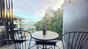 Apartment, 1 Bedroom, Balcony, Ocean View | Outdoor dining