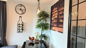 Apartment, 1 Bedroom, Balcony, Ocean View | Dining room