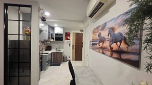 Apartment, 1 Bedroom, Balcony, Ocean View | Private kitchen