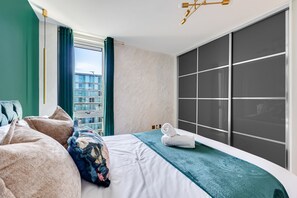1 habitación, tabla de planchar con plancha, cuna de viaje y wifi