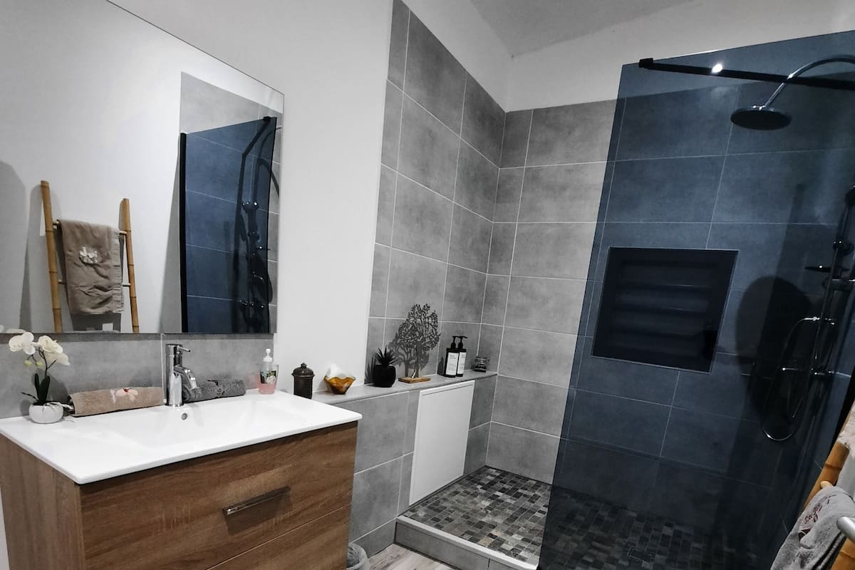 Deluxe Triple Room, Sea View | Free WiFi