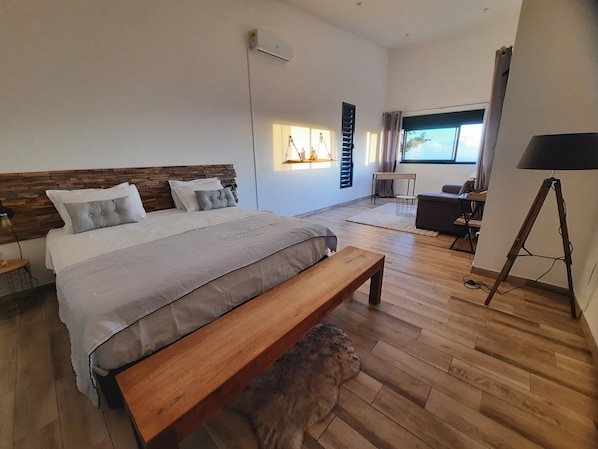 Deluxe Triple Room, Sea View | Free WiFi