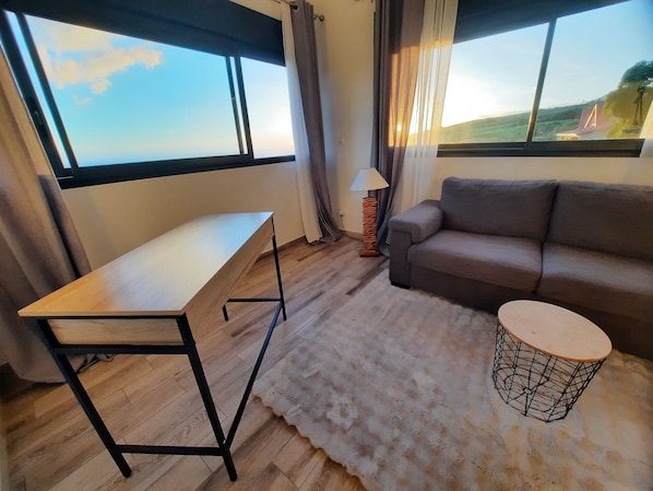 Deluxe Triple Room, Sea View | Free WiFi