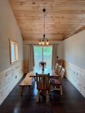 Dining - Riverfront Bear Cabin (Paris)