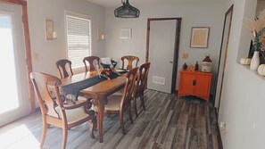 Dining - 4BR/2BH w/ Firepit + Hammock + Game Room, near downtown Wilmington + Beach (Wilmington)