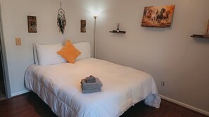 4 bedrooms, desk, iron/ironing board, free WiFi - 4BR/2BH w/ Firepit + Hammock + Game Room, near downtown Wilmington + Beach (Wilmington)