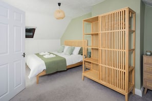 3 habitaciones, tabla de planchar con plancha, wifi y ropa de cama