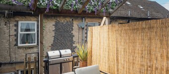 Burbage Edge View – Stylish 3-Bed Cottage with Garden & Peak Walks