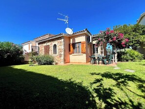 Exterior - VILLA FLORA - Relaxation, garden and view of Tavolara (Porto San Paolo)