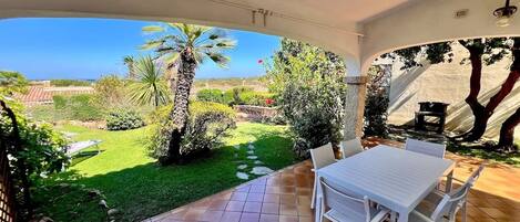 تناول الطعام بالخارج