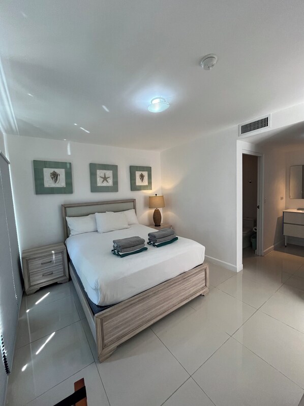 2 bedrooms, iron/ironing board, Internet - Enjoy & Relax - Beach & Pool A6 (Willemstad)