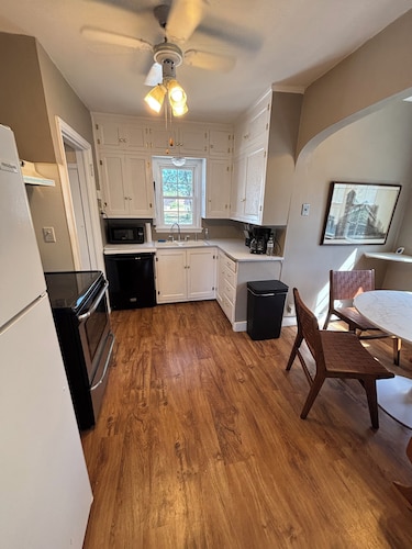 Cozy 4-bed 2-bath in Sioux City: Perfect for families or co-workers