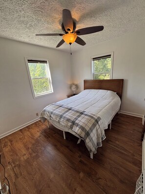 4 bedrooms, iron/ironing board, travel cot, free WiFi