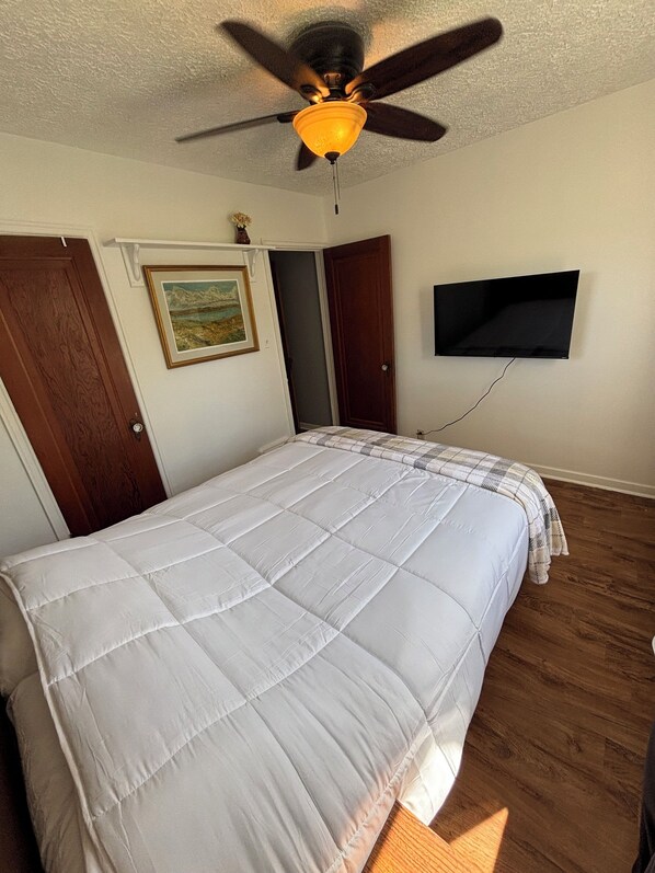 Iron/ironing board, travel cot, free WiFi, bed sheets