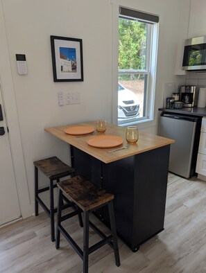 Dining - The Skulltimate Stay - Fire Pit & EV Charger! (Raleigh)