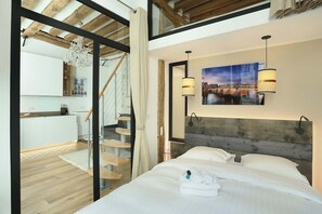 2 bedrooms, laptop workspace, iron/ironing board, bed sheets