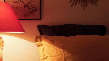 Iron/ironing board, WiFi, bed sheets