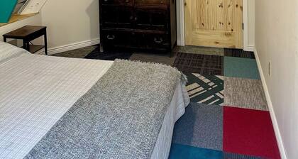 Retro yAy frAme cabin by Estes park