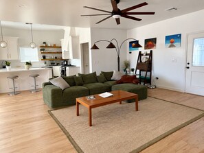 Smart TV y chimenea 